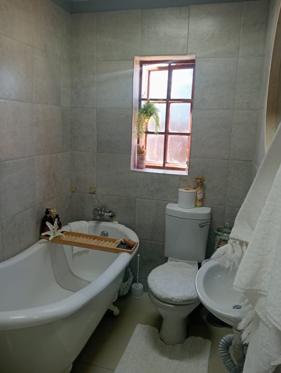 3 Bedroom Property for Sale in Wavecrest Eastern Cape